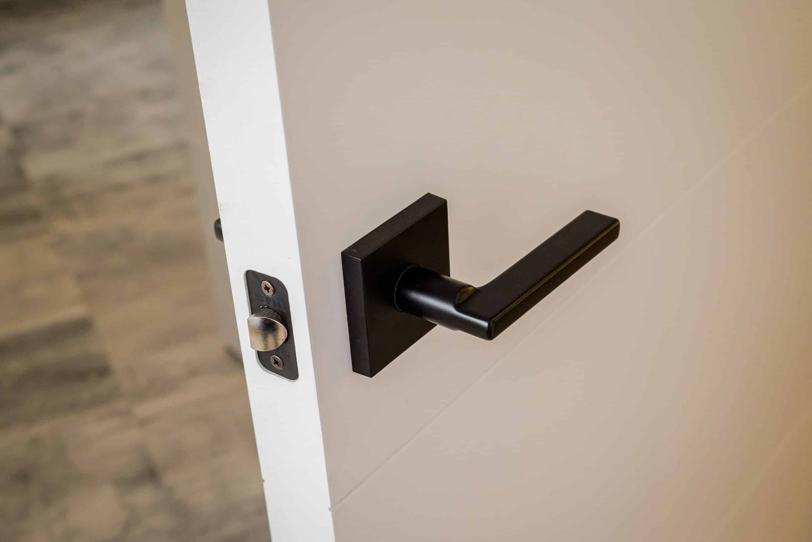 Door Hardware Guide: Door Lever vs Door Knob
