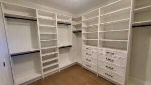 l-shaped closet design with shelves , hanging rods and drawers